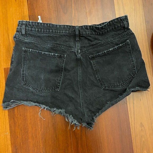 Zara distressed denim high waisted shorts. Black - Picture 2 of 3